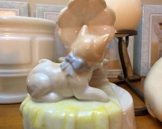 Porcelain Lladró-style cat figurine