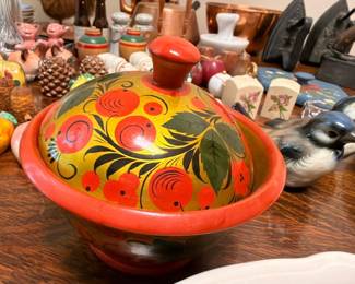 Russian Khokhloma painted lacquerware lidded bowl