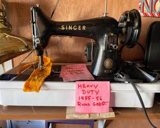 Sewing machine, antique sewing machine, vintage sewing machine and table