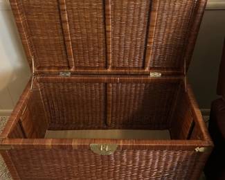 Wicker chest with glass top