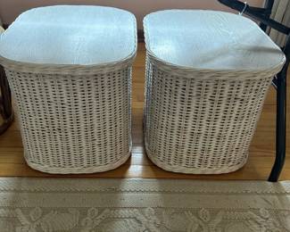 Set of 2 wicker end tables