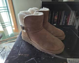 UGG Sheepskin Boots Womens Size 6 Like New