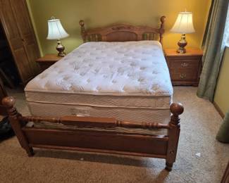 Wood Bedroom Set Bed Frame, Mattress Matching Nightstands with Lamps
