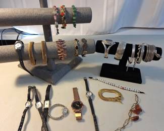 Large Assorted Bracelet Watch Lot