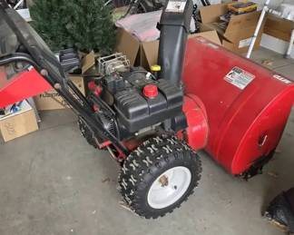 MTD Snowblower E660G 1071 w Electric Start TwoStage Snow Thrower