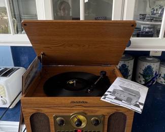 Studebaker Retro Record Player with AM or FM Radio and CD Player