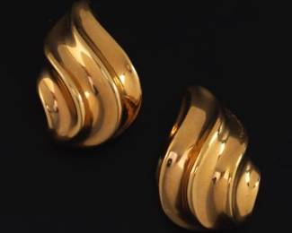 Ladies Pair of Gold Spiral Seashell Style Earrings 