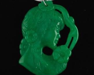Ladies Carved Green Jade on Sterling Silver Foxtail Chain 