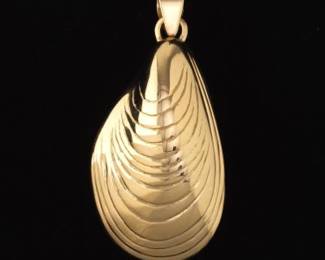 KAURY 18K Gold Mussel Shell Pendant 