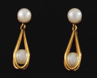 Ladies Pair of Gold and Pearl Drop Earrings 