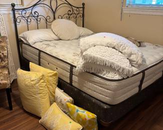 Stearns and Foster Queen mattress and box spring … like new condition
