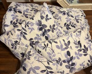 Beautiful Queen set includes the comforter, two shams and one small pillow  