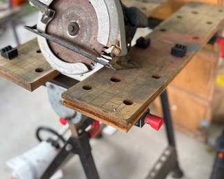 SkilSaw 2 1/3 HP  and table as shown