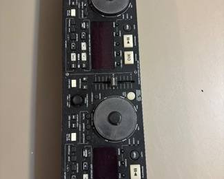 Denon DN-D6000 Dual CD drives.. supports MP3 player.. rack mountable controller used for DJs 