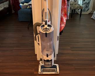 Shark upright rotator vacuum cleaner 