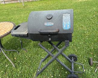 King Griller Collapsible rolling BarBQ pit 
