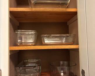 Pyrex baking dishes of various sizes