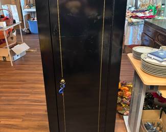 5’ Sentinel firearms Safe with keys
