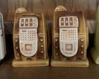 Vintage Slot Machine Casino Souvenir Salt And Pepper Shaker Set