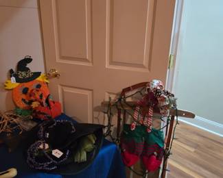 Vintage Sled Decorated for the Holidays