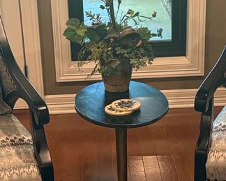 Round Pedestal Side Table with Faux Marble Top and Floral Coasters