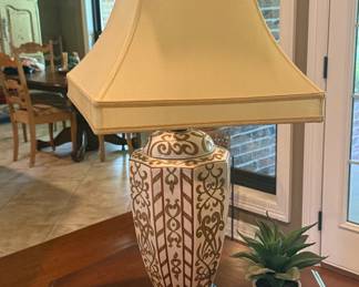 Chinoiserie Style Ceramic Ginger Jar Table Lamp