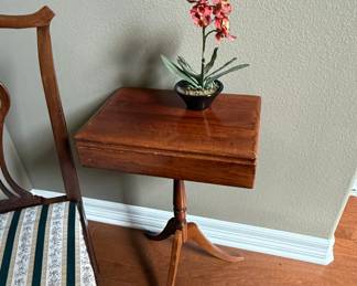 Antique Mahogany Duncan Phyfe Style Drop Leaf Dining Table