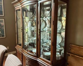 Thomasville British Gentry Lighted China Cabinet