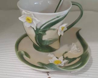 Franz Collection Porcelain Daffodil Teacup, Saucer, and Spoon Set