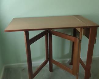 Drop Leaf Gateleg Table