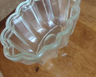 Glass Fluted Serving Bowl with Scalloped Edge