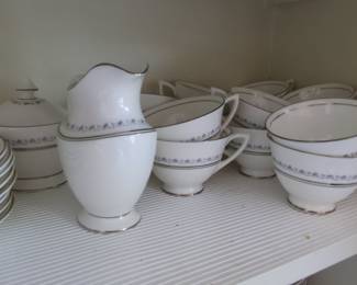 Royal Doulton Tiara H.4915 Dinnerware Set