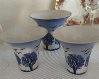 Blue and White Tree and Bird Motif Vase Set second image