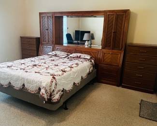 Q bed with mirrored storage 3 piece set $150