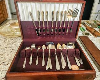 Flatware set