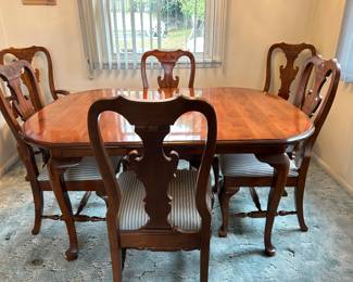 Beautiful cherry dining room table, six chairs, leaf and pads