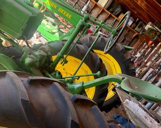  JOHN DEERE TRACTOR 