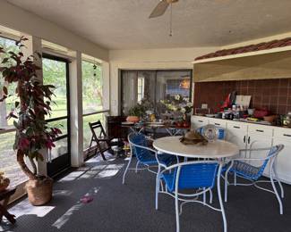 More matching vtg patio furniture