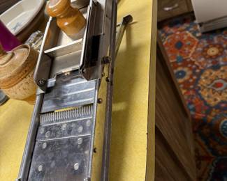 Heavy duty professional grade mandoline slicer