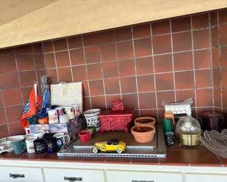 Mugs, Gator items, candles