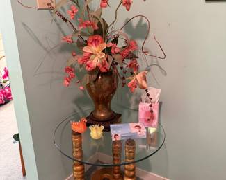 Cool MCM table in the master bath