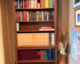 Bookshelf, nice books, vintage rattan/wicker vase