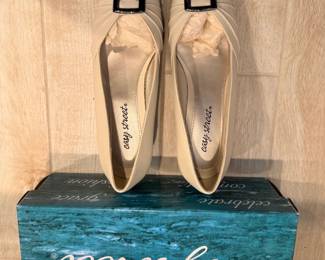 Easy Street Womens Ballet Flats B