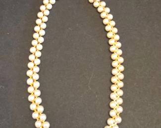 Avon Faux Pearl and Gold Tone Necklace