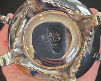 Oneida Silver Plated Sugar Bowl and Creamer Set second image