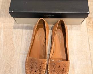Liz Claiborne Flex Womens Tan Leather Moccasin Flats with Cutout Detail B