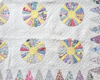 Handsewn Dresden Plate MultiColored Quilt With Scalloped Edge 76 X 91