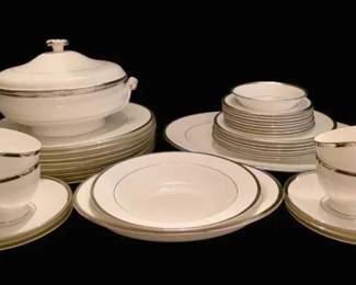 Wedgewood Carlyn Bone China Dish Set Made In England 38 Pieces
