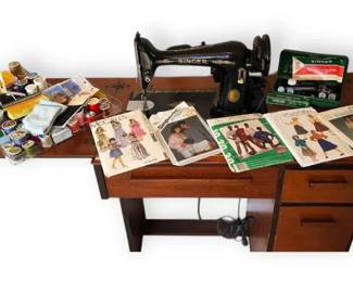 Singer Sewing Machine Cabinet w Accessories
