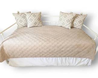 Daybed, Trundle 2 Twin Mattresses